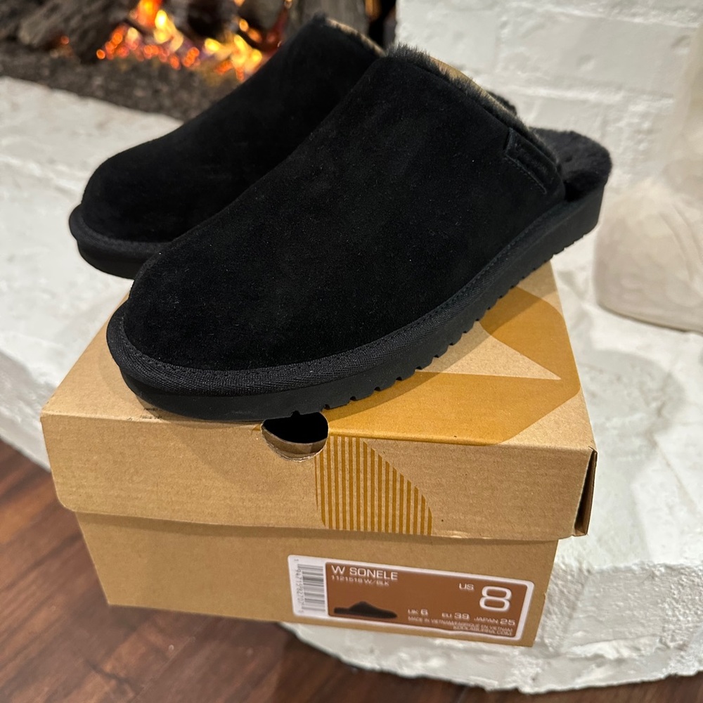 Kookaburra Sonele by Ugg in Black Size 8